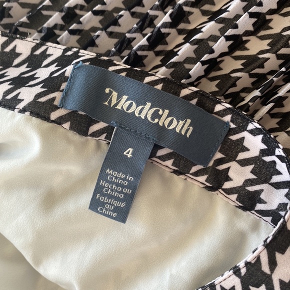 ModCloth herringbone pleated skirt - Picture 4 of 6
